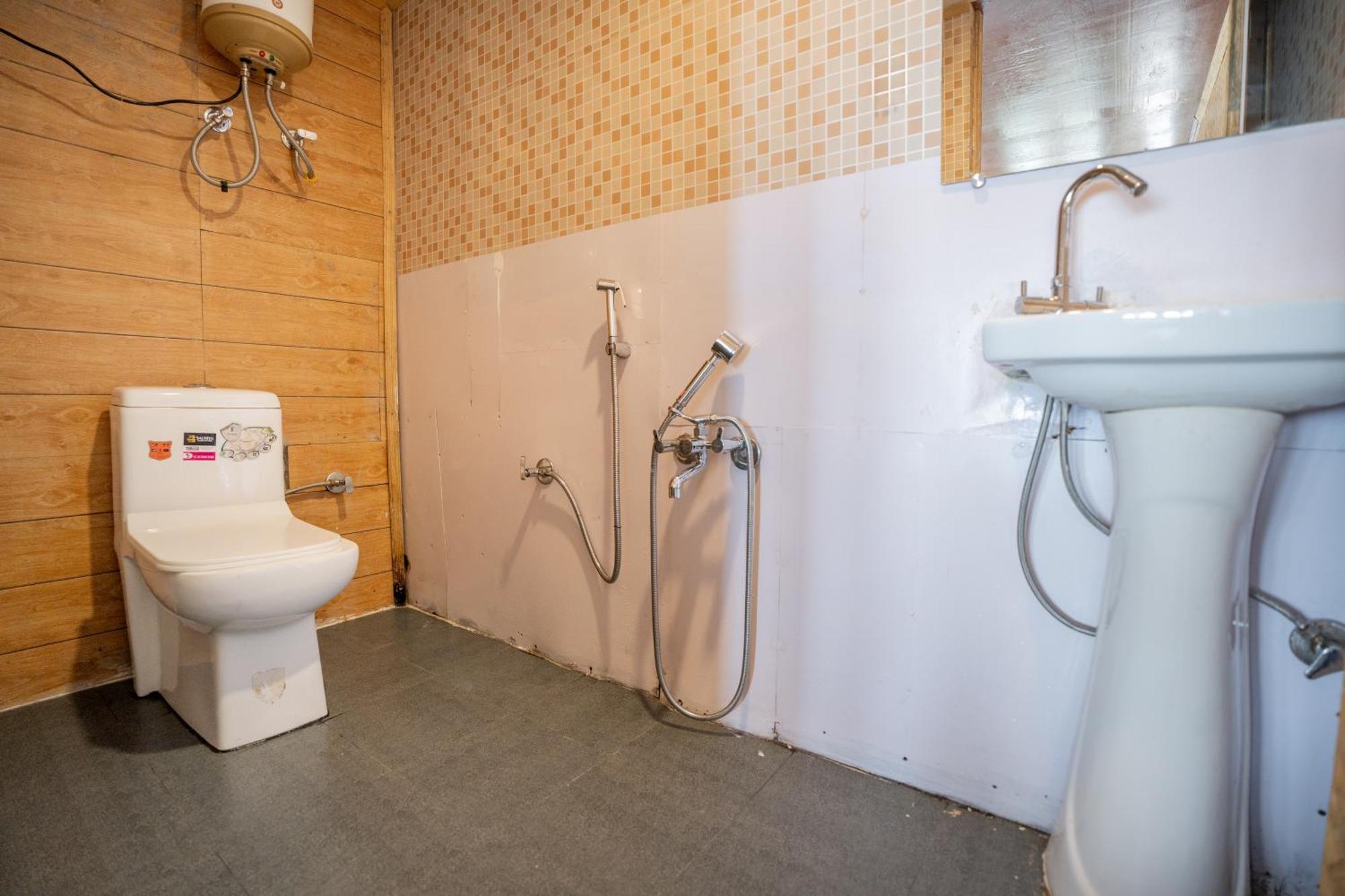 Monratino Himadrie -2 Mins Walk From Mall Road - All Rooms Have Kanchenjunga Mountain View Дарджилінг Екстер'єр фото