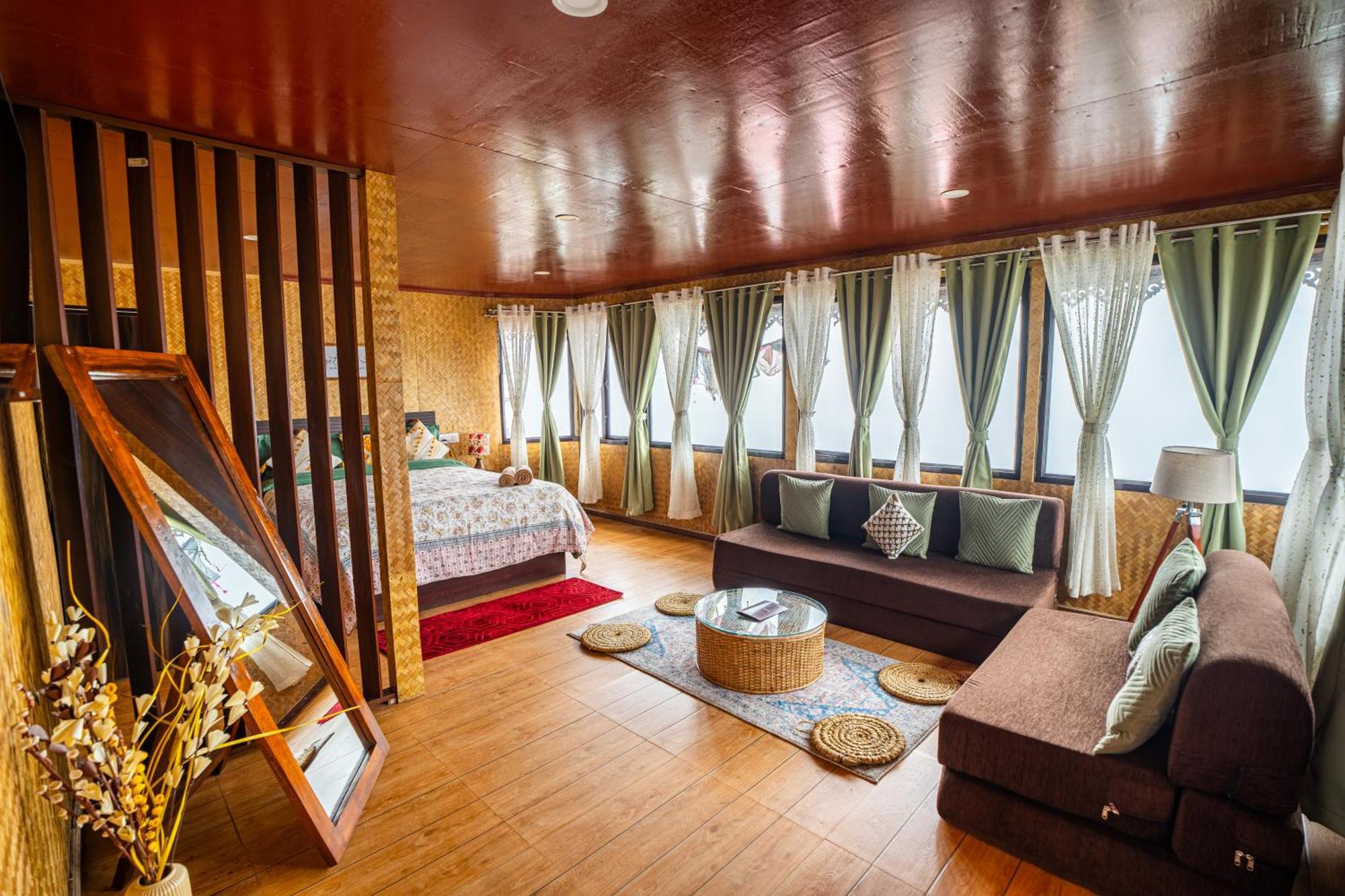 Monratino Himadrie -2 Mins Walk From Mall Road - All Rooms Have Kanchenjunga Mountain View Дарджилінг Екстер'єр фото