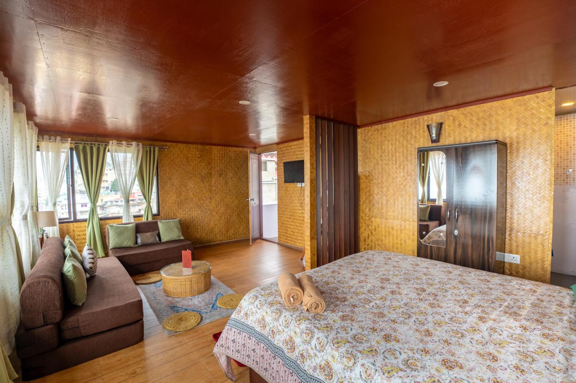 Monratino Himadrie -2 Mins Walk From Mall Road - All Rooms Have Kanchenjunga Mountain View Дарджилінг Екстер'єр фото