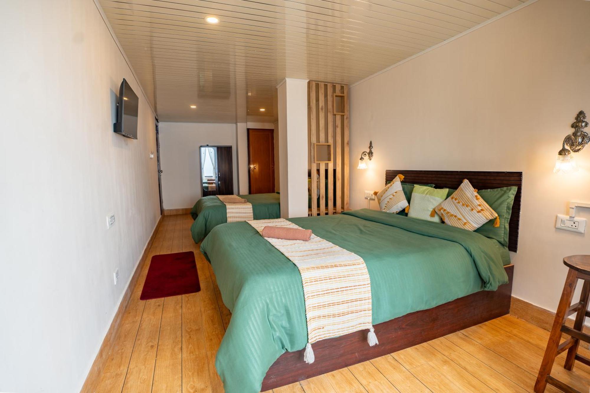 Monratino Himadrie -2 Mins Walk From Mall Road - All Rooms Have Kanchenjunga Mountain View Дарджилінг Екстер'єр фото