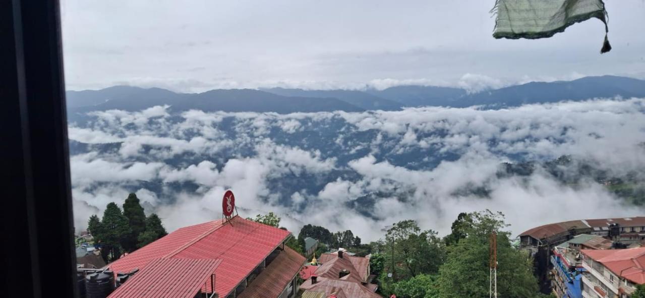 Monratino Himadrie -2 Mins Walk From Mall Road - All Rooms Have Kanchenjunga Mountain View Дарджилінг Екстер'єр фото
